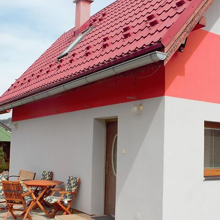 Petunia-Dom S Dvoma Spalnami Bešeňová Eksteriør billede